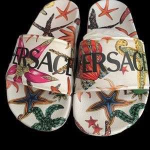 Childrens size 12-13 Versace seashell slides